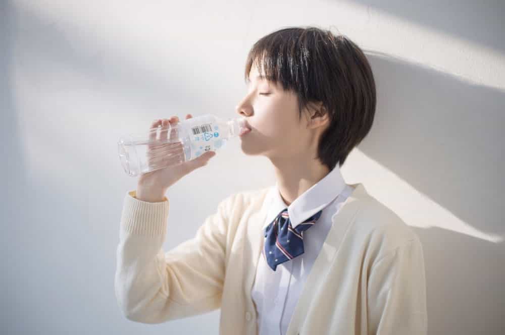 短发女孩.jpg