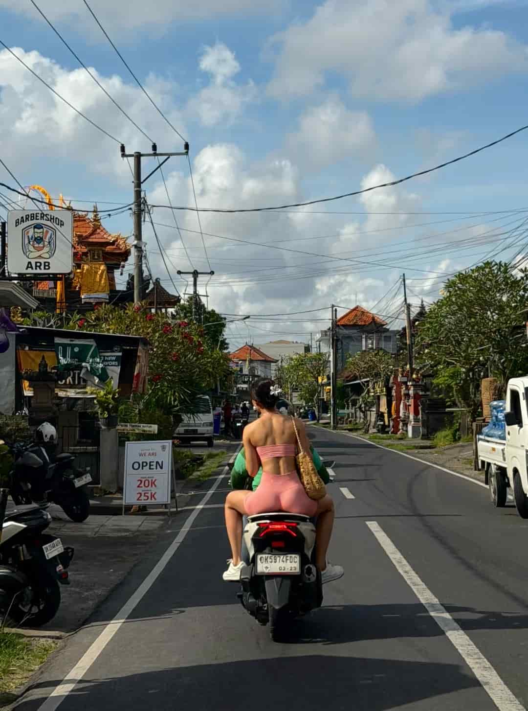是谁的背 强的可怕1.jpg